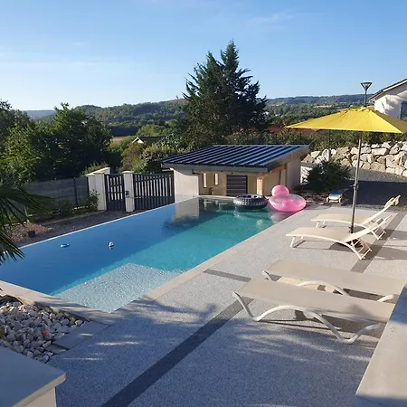 Parking Piscine Proche De Vienne *